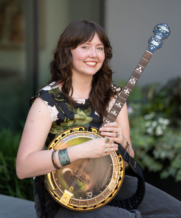Amelia Hawke Tebalt '26 with her tenor banjo